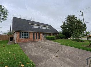 5631 Greylog Dr, Houston, TX 77048