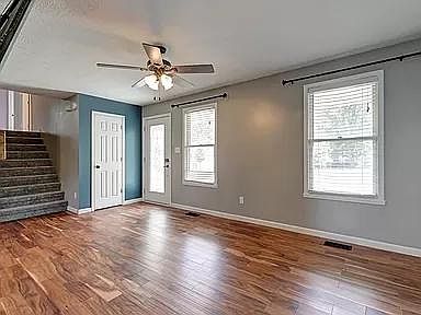 3rd image of 1404 W Woodhill Dr
