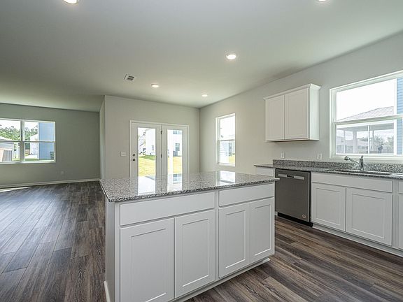 4th image of 604 Fisher Ln