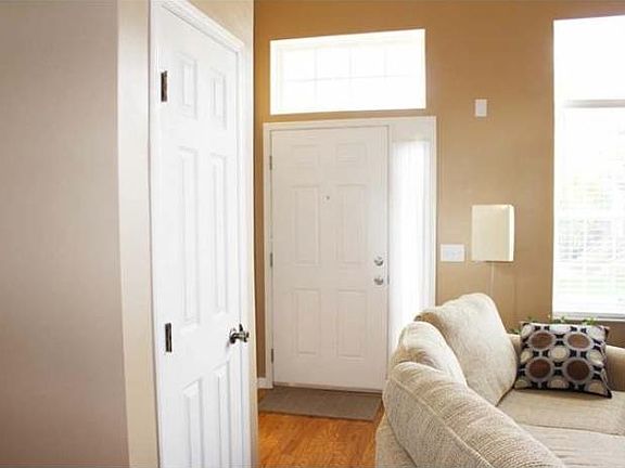 2nd image of 8390 Hickory Overlook