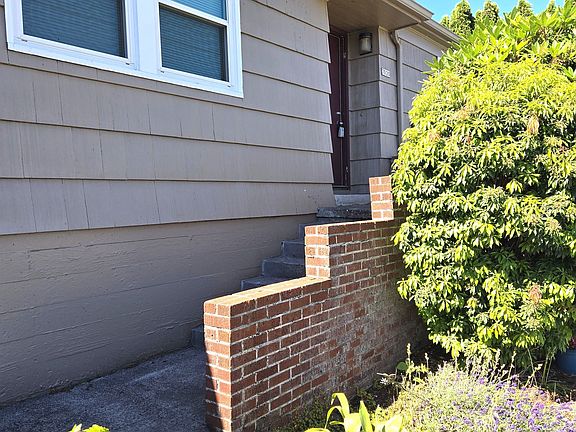 2nd image of 7020 NE Halsey St