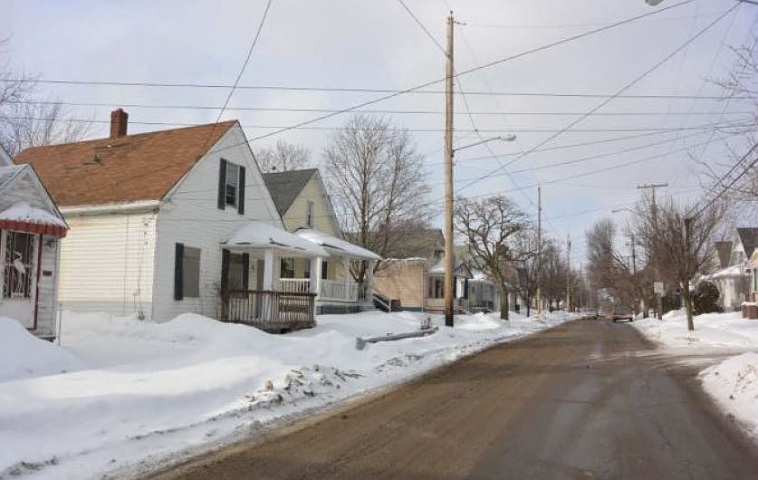 2nd image of 3995 E 64th St