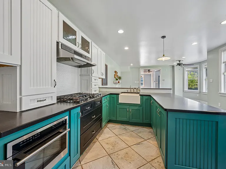 229 W Hansberry St — Photo 12