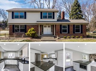 90 Devon Rd, Bloomfield Hills, MI 48302