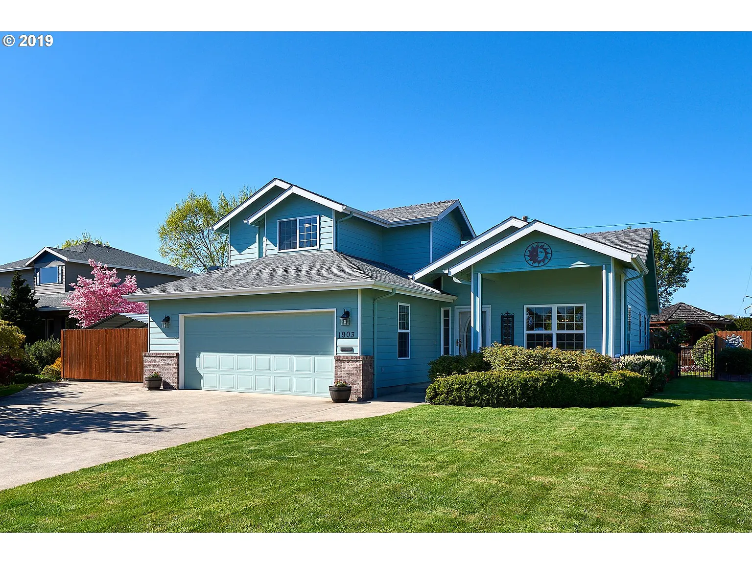 1903 NW Haun Dr photo 1