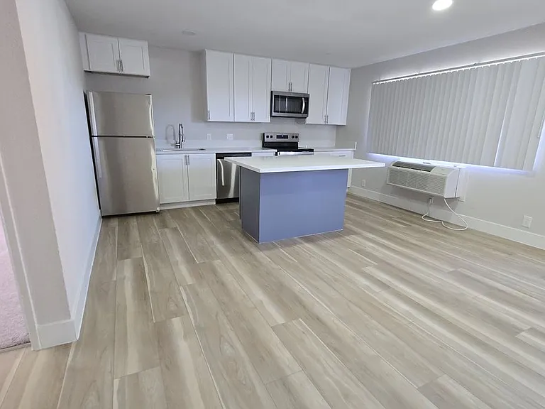 1509 E Harmon Ave — Photo 11