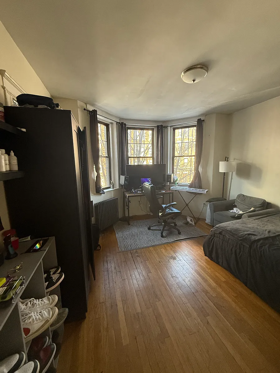 Photo 2 of 11 - 31 Queensberry St #7 - Boston, MA Building Photo - 31 Queensberry St #7