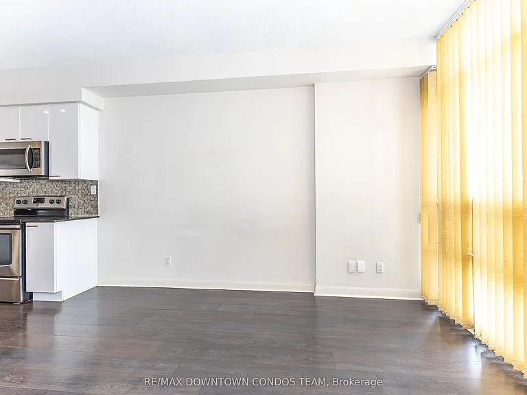 15 Bruyeres Mews #1311 — Photo 23