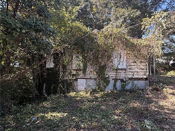 3rd image of 194 Carver Cir NW