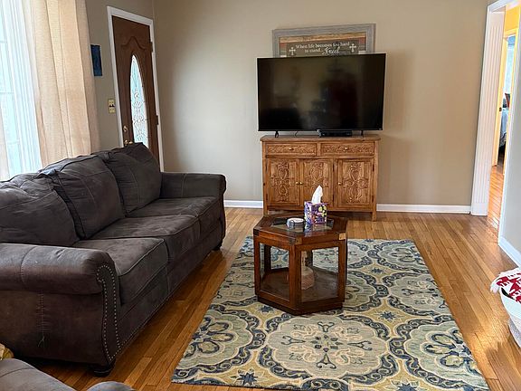 4th image of 158 Hillcrest Ave