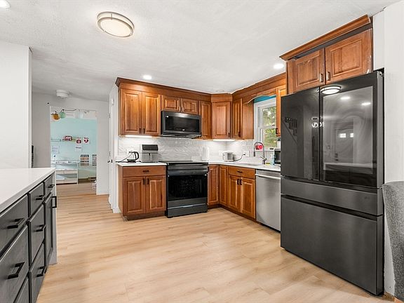 5th image of 64 Spring View Dr