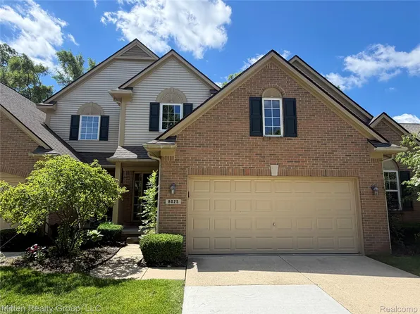 8025 Springdale Dr, White Lake, MI 48386