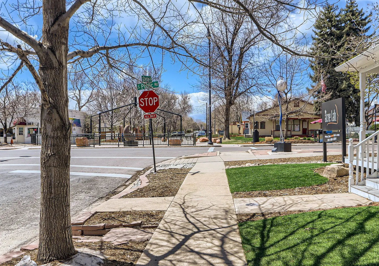 Downtown Tranquility: 2BDR Escape in Lafayette — Photo 4
