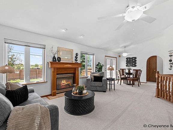 5th image of 327 Cody St