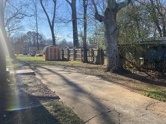 3rd image of 209 Homewood Dr