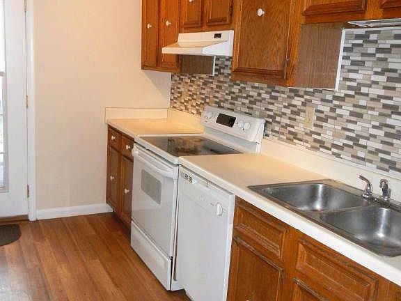 2nd image of 4618 Dyer Ct