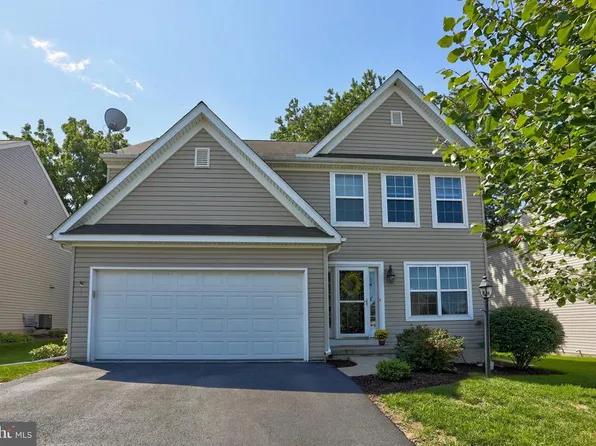 721 Bridle Wreath Ln, Lancaster, PA 17601