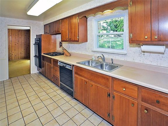 2nd image of 212 Blackwood Dr