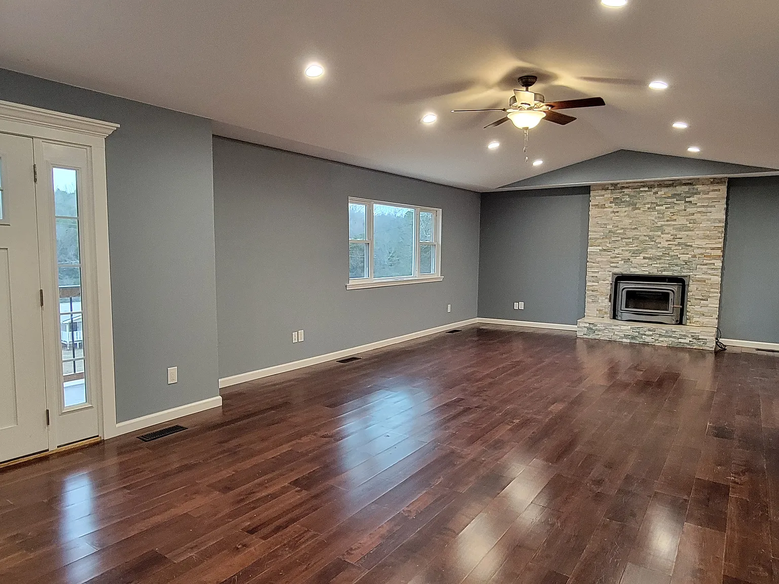 3 bed, 1509 sqft, $1,900 — Photo 1