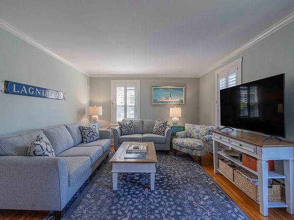 3rd image of 30 Pleasant St