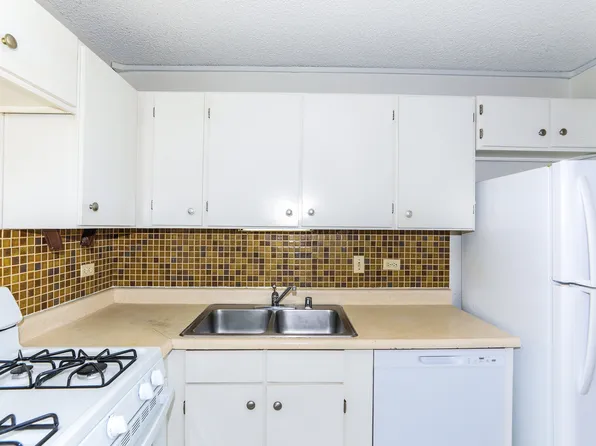 2215 Aloha Dr, Honolulu, HI