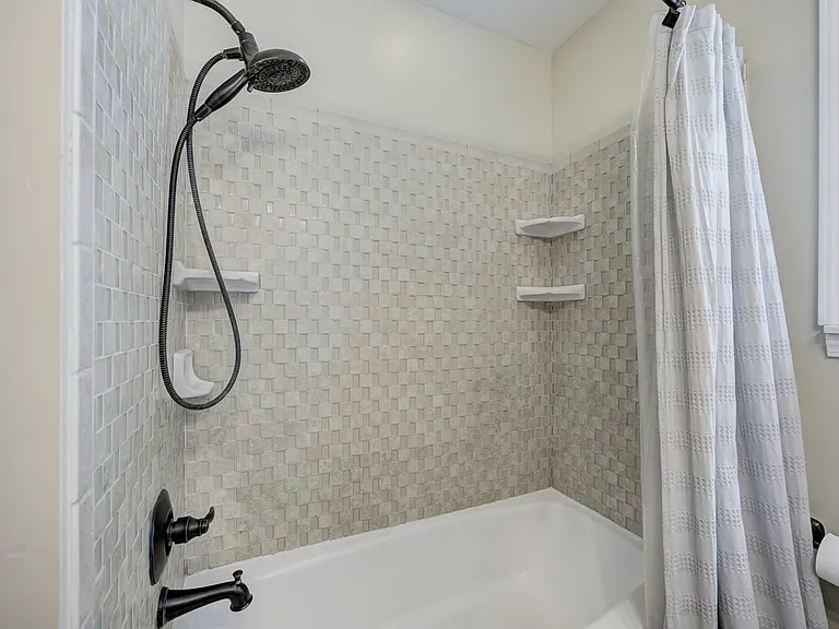 524 S Stephenson Hwy — Photo 11