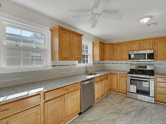 3rd image of 20 Orlando Blvd