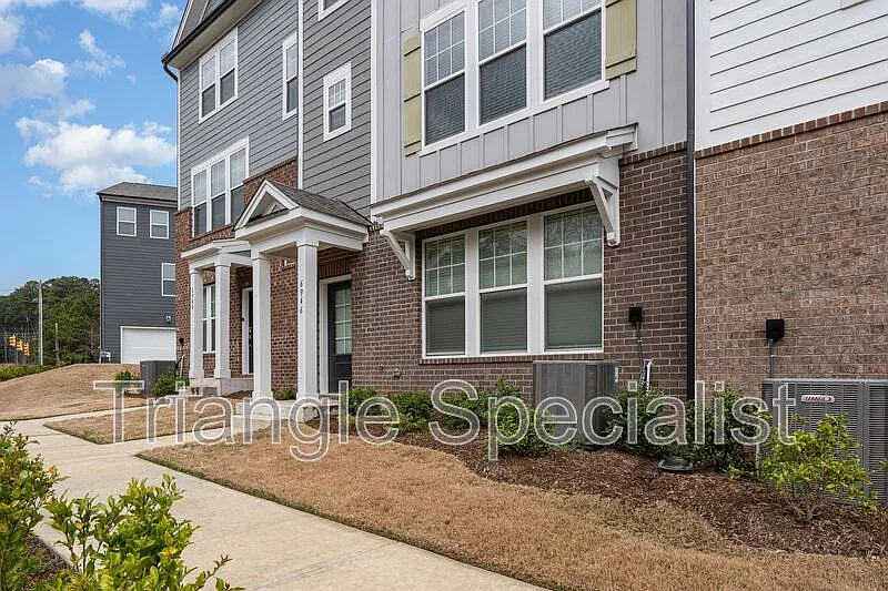 3 bed, 2.5 bath, 2532 sqft, $2,650 — Photo 4