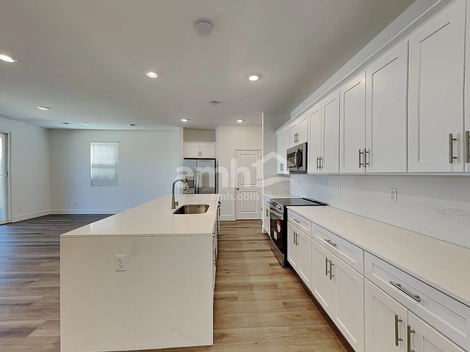 3 bed, 2.5 bath, 2040 sqft, $2,495 — Photo 4