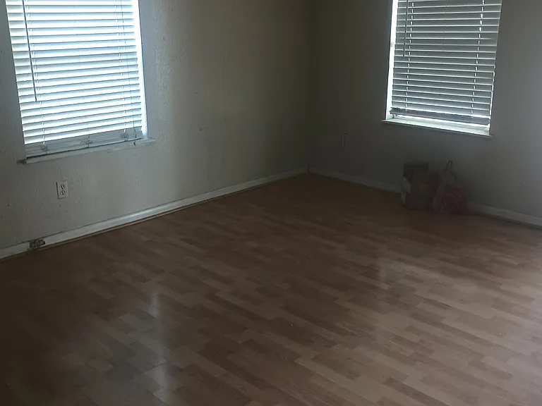 2324 S Brown Ave — Photo 10