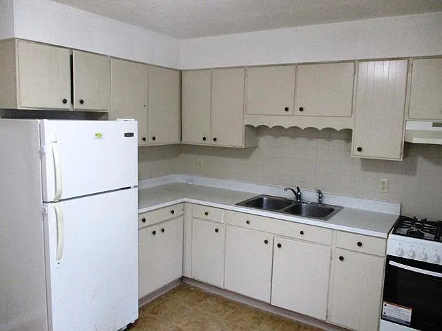 710 Douglas St — Photo 2