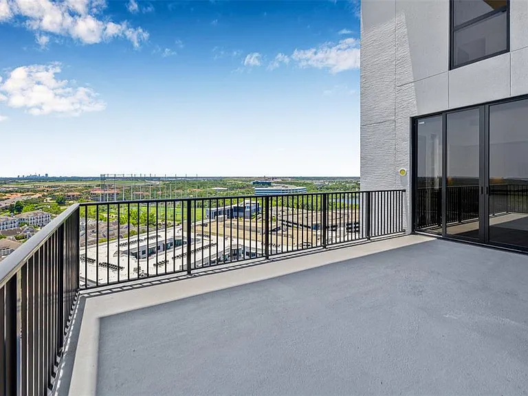 221 Main St N #Penthouse 1612 — Photo 29