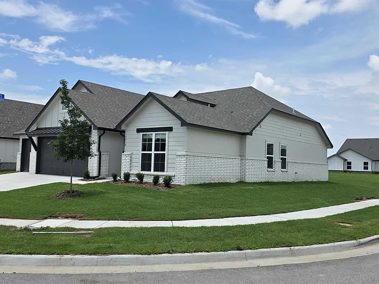 3810 W Laredo Pl — Photo 2