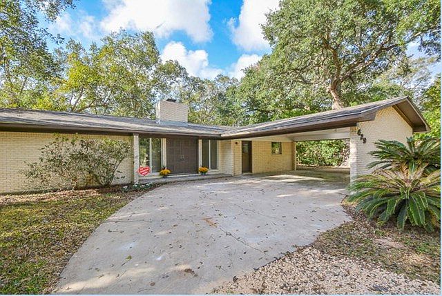 1st image of 429 Southern Oaks Dr