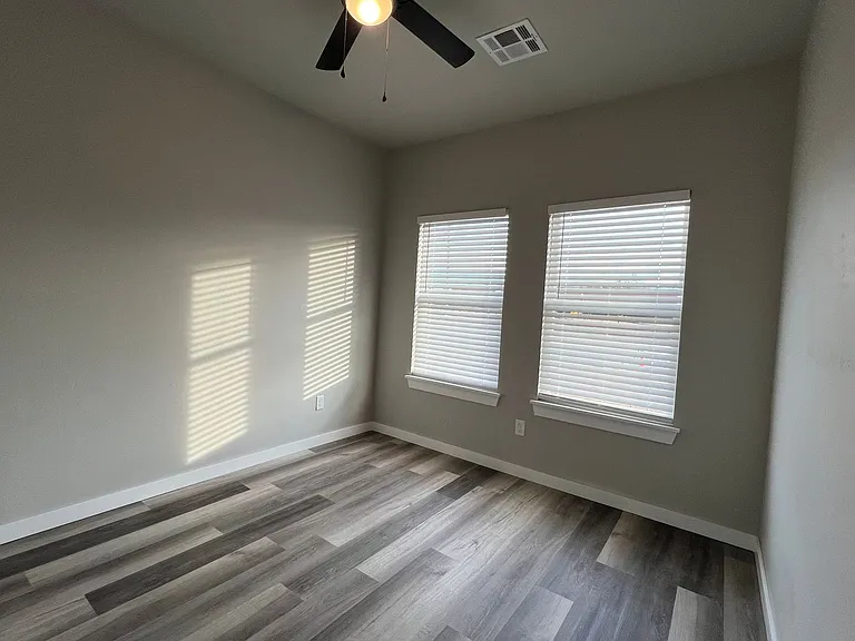 1128 W Iowa Ave — Photo 11