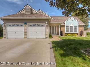 8 Alton Ct, Toms River, NJ