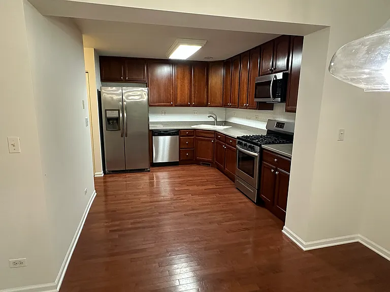 560 Lancaster Dr #560 — Photo 10