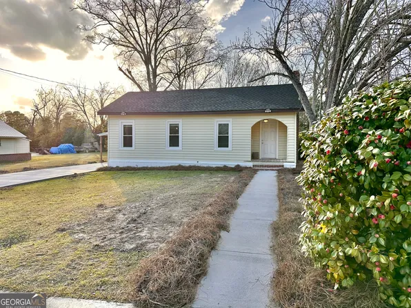 306 S Tillman St, Glennville, GA 30427