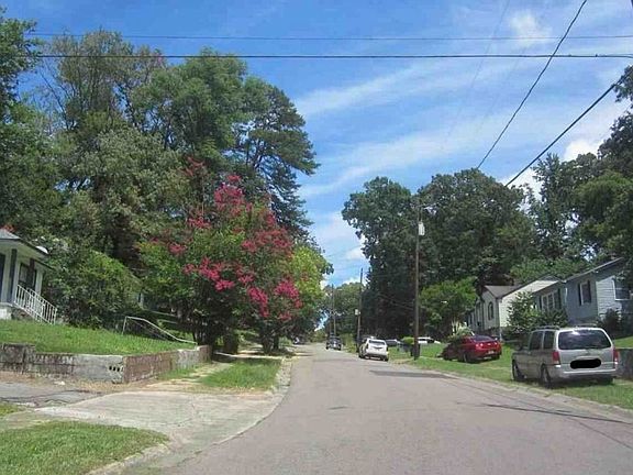 Exterior Neighborhood (street photo)