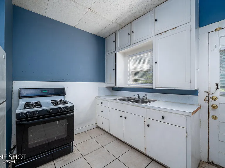 601 College Dr #1 — Photo 3