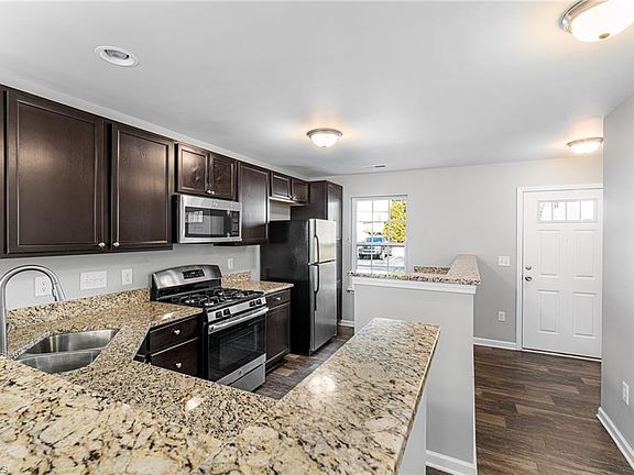 3rd image of 529 Song Sparrow Ln
