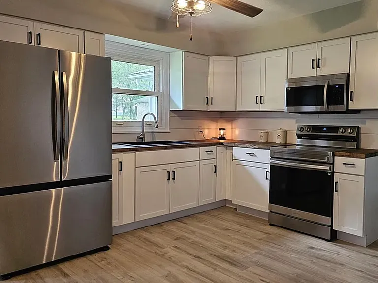 650 S Elm St — Photo 4