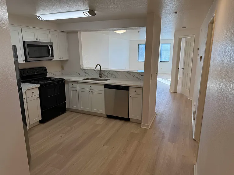 Portage Bay Apartments — Photo 6