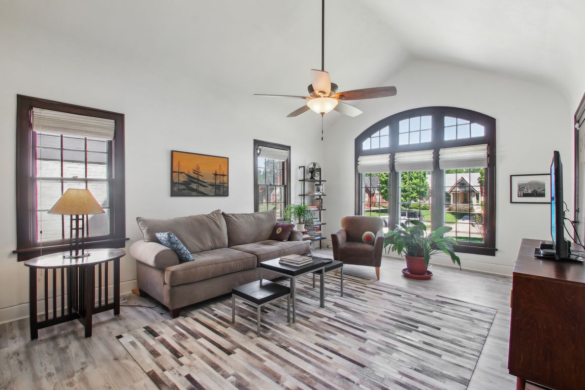 NW 22nd St-0205-009.jpg