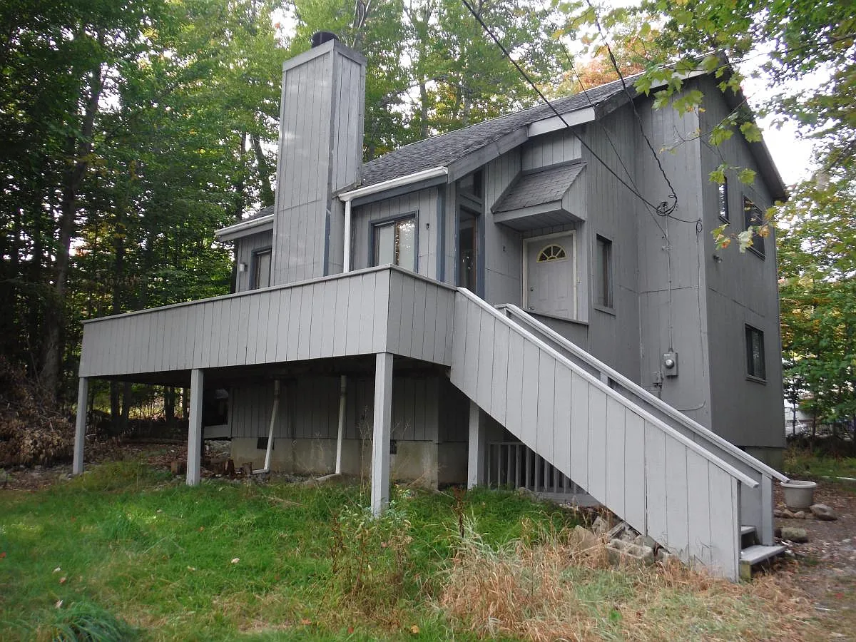 7018 Vista Drive — Photo 1