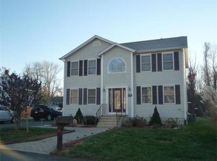 31 Old Farm Ln, Fall River, MA 02720