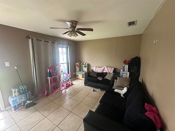 3rd image of 513 Joy Ln