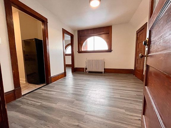 5th image of 623 E Lake St #9