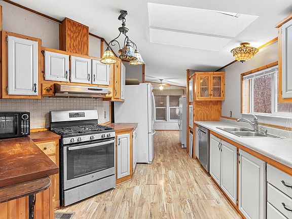 5th image of 4247 Badger Ln