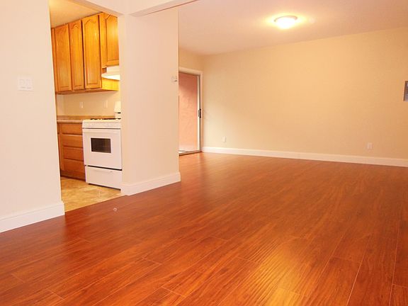 3rd image of 475 Redwood Ave APT 11
